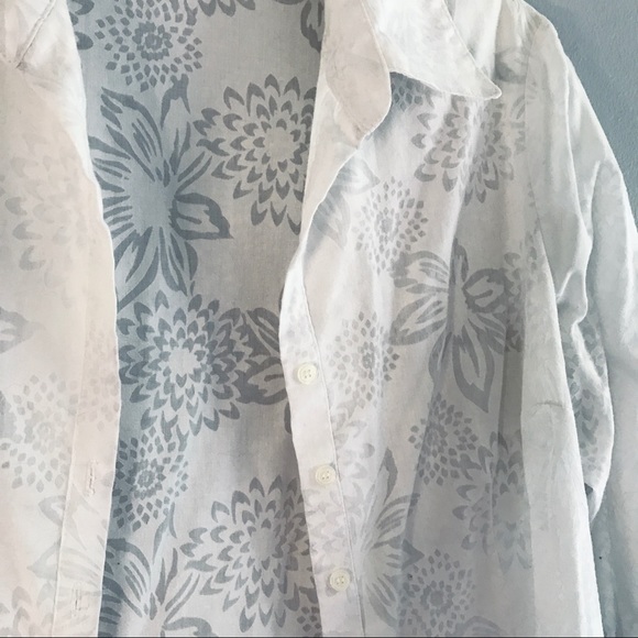 Long-sleeve button-up with floral burnout design M - Picture 4 of 6